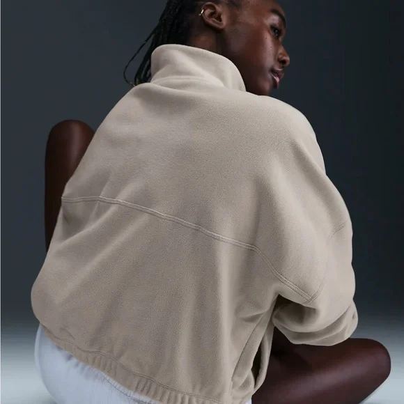 NWT Nike One
Women's Therma-FIT Oversized 1/2-Zip Fleece Top Light Orewood Brown - Picture 3 of 9